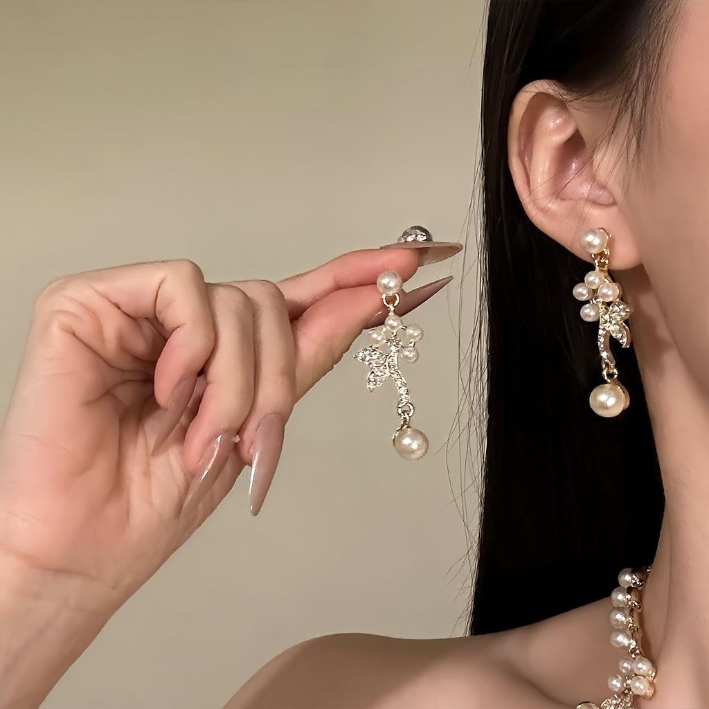 [Banquet lady] Champagne super flash gold pearl necklace earrings set retro court style collarbone chain