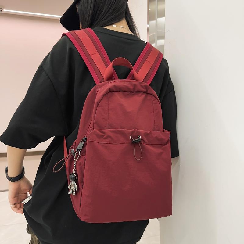 Нейлоновый рюкзак для женщин — фото 5