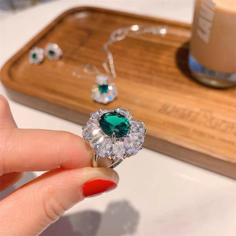 Elegant French Retro Style Emerald and Colored Gem Ring Set for Women