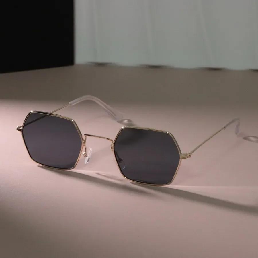 

Square Sunglasses Women Men Classic Vintage Fashion Personality Glasses Stylish Casual Minimalist Oculos UV Protection Other