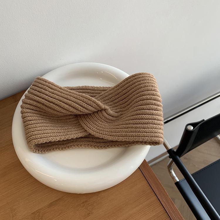 Retro Woolen Criss-Cross Headband: Knitted Wide-Brimmed Hairband, Sweet & Versatile Mori Girl Style.