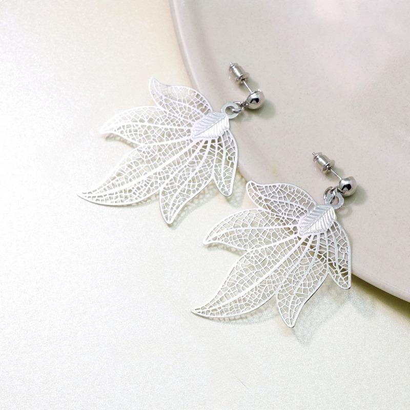 

Украшение для ушей в стиле Ins с геометрическим узором в виде восточных кленовых листьев