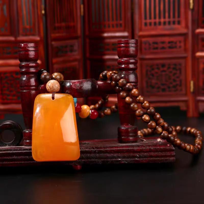 Trendy Unisex Wooden Bead Necklace: Versatile, High-End Pendant for Sweater Chains and Cotton Linen Attire