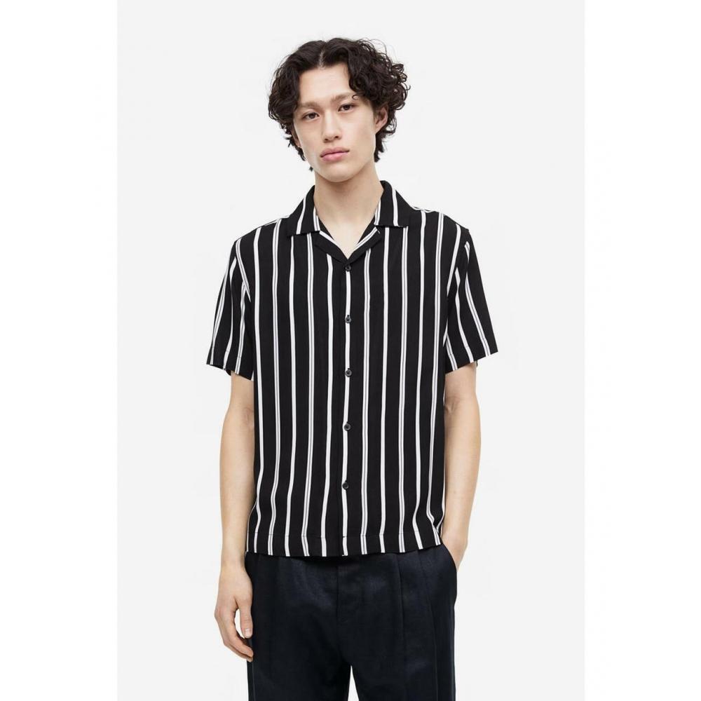

H&M Pattern Camp Shirt Black White Stripe 0656677043
