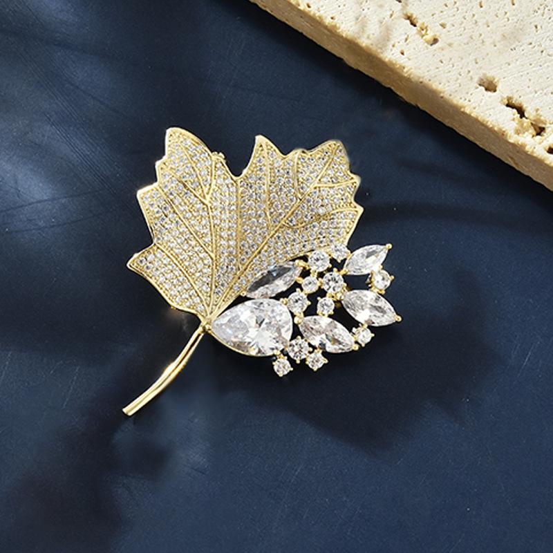 Autumn And Winter Clothes Versatile Temperament Women S Maple Leaf Corsage Item Crystal Luxury Leaf Brooch Accessories Tide