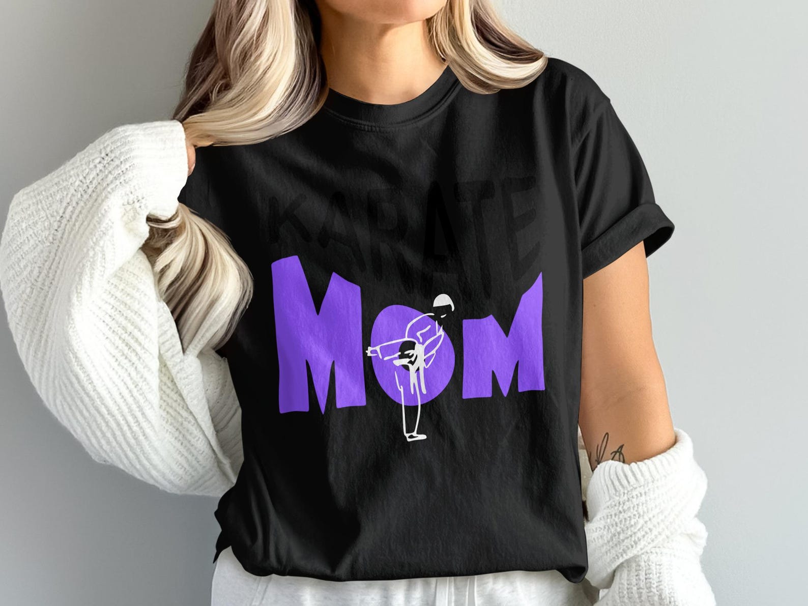 Karate Mom T-Shirt, Martial Arts Mom top, Proud Mama Tee L