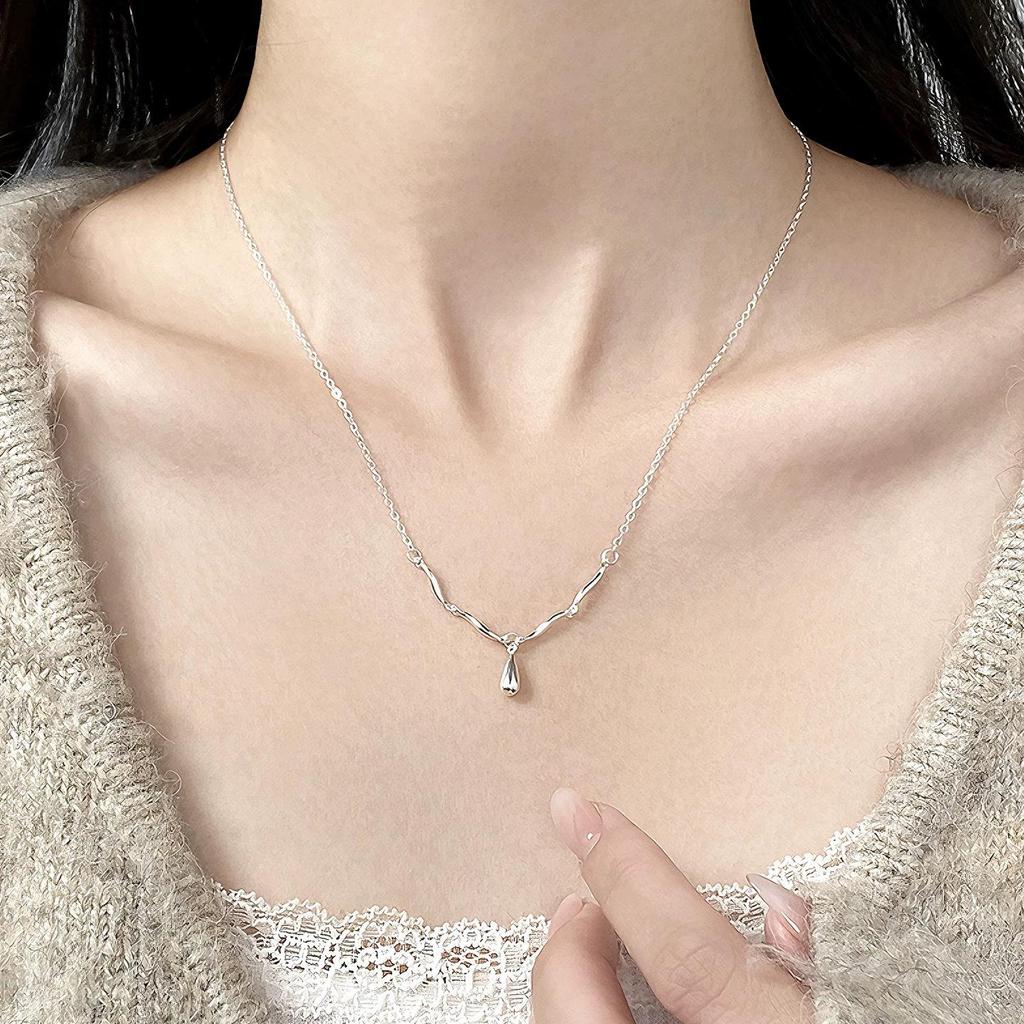 Elegant Water Drop Wave Necklace: Cool, Niche Design for Women with High-End Commute Style and Sophisticated Temperament