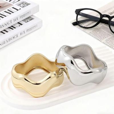Stylish Glossy Electroplated Irregular Bracelet - European & American Light Luxury Fashion