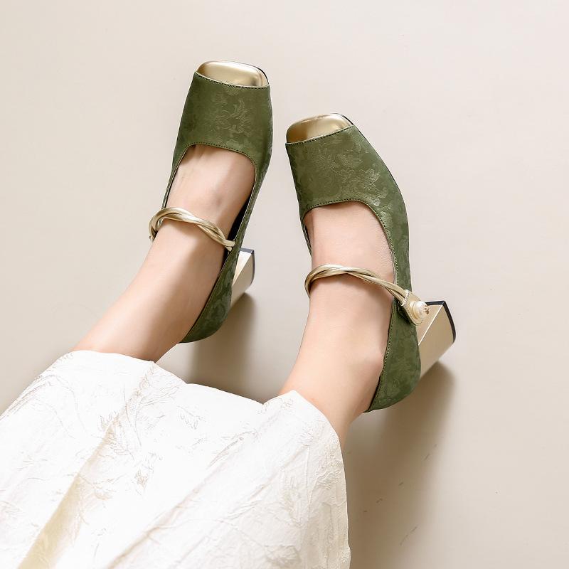 Retro versatile size 33 thick heel square head new Chinese women's French 2024 new shallow mouth country chaofeng spring shoes