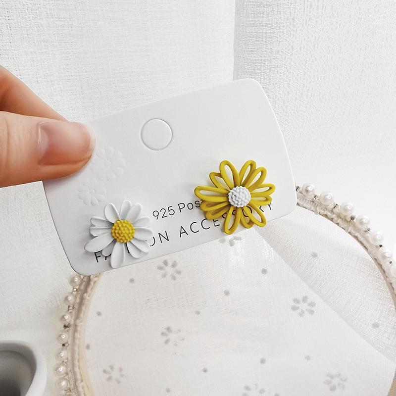925 Sweet And Small Quan Zhilong Gd Daisy Stud Earrings Mori Girl Asymmetrical Flower Earrings Female