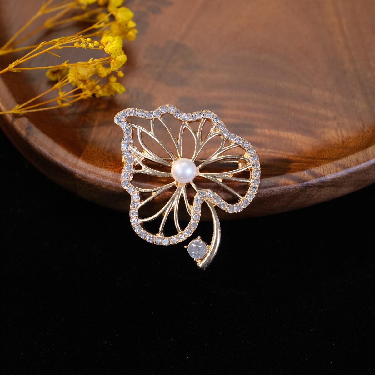

Брошь в корейском стиле с жемчугом и бриллиантами в виде листа: Элегантная брошь из сплава с уникальным дизайном