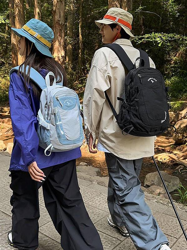 Stilvoller Leichter Wanderrucksack: Reisefreundliche Outdoor-Ausrüstung für Paare