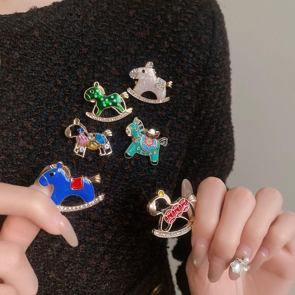 Vintage Rhinestone Little Horse Brooch New Year Personality Zodiac Pony Pin Colorful Creative Animal Lapel Pins Suit Accessories