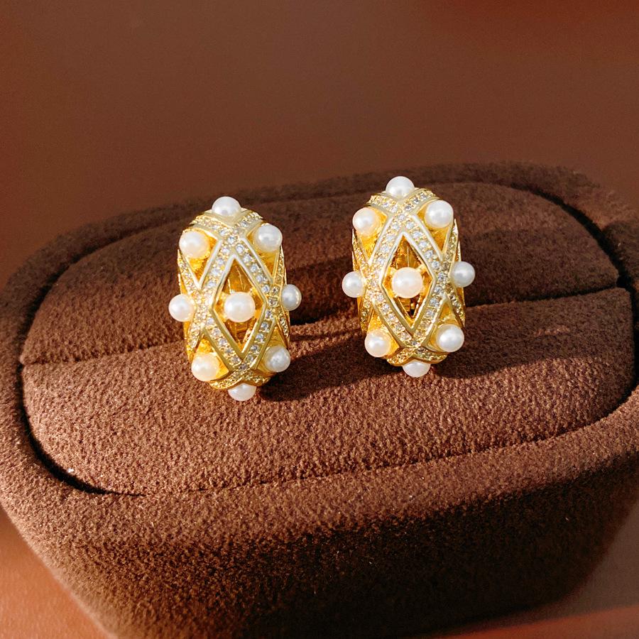 18K Gold Plated Zirconia Pearl Oval Ear Clip - No Piercing Needed, Bold Design Earring