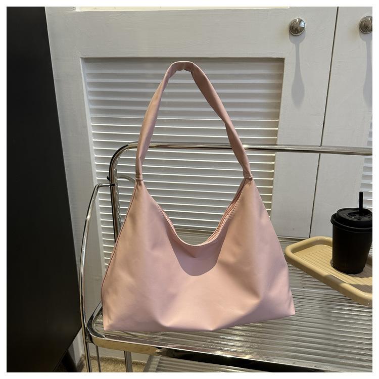 

Модна сумка через плече 2024 року в новому іноземному стилі, жіноча сумка через плече, проста і модна сумка для приміських поїздок великої місткості рожевий