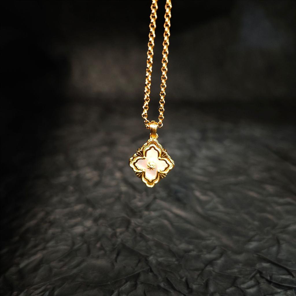 Italian Brushed Craftsmanship Retro Court Style Bratti White Fritillary Four-Leaf Clover Necklace Female Onyx Collarbone Chain