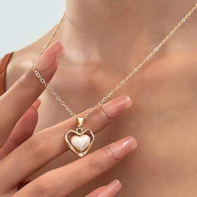 Hochwertige einfache Liebesanhänger-Halskette Französische Retro-Herzform hohler Perlenanhänger Leichte Luxus-Schlüsselbeinkette Frauen