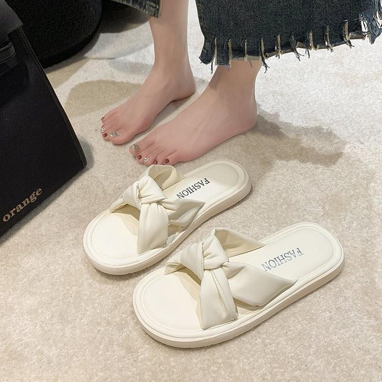 Marcher sur de la merde pantoufles à semelle souple pour l'été 2025 pour femmes nouvelles pantoufles de bain antidérapantes polyvalentes décontractées pour femmes enceintes pantoufles fraîches