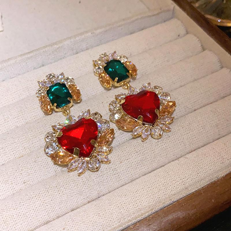 

Zircon Love Splicing Necklace High-end Sense Retro Collarbone Chain Versatile New Unique Jewelry