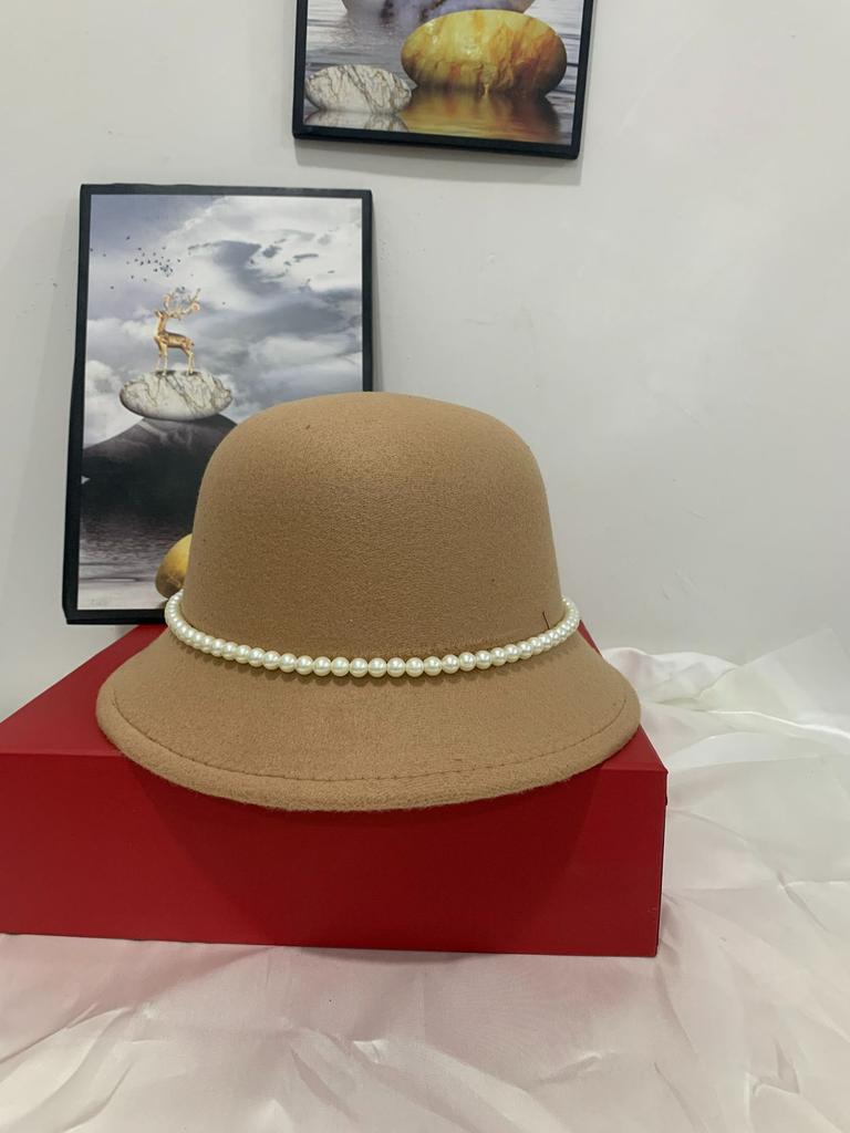 New daughter white rich beauty pearl French top hat women's winter Hepburn style elegant styling basin hat self-operated