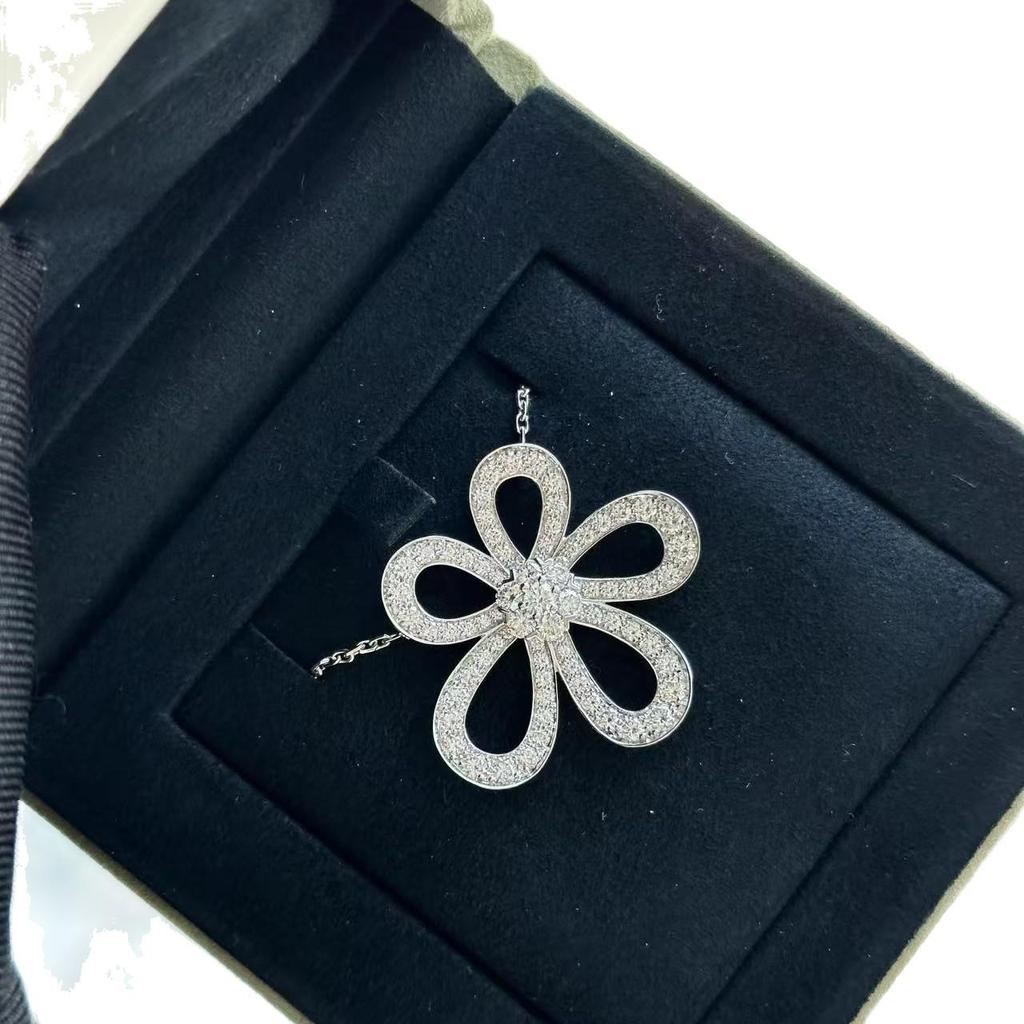 Luxury Sunflower & Clover Pendant Necklace: Non-Fading, Full Diamond Clavicle Jewelry for Women