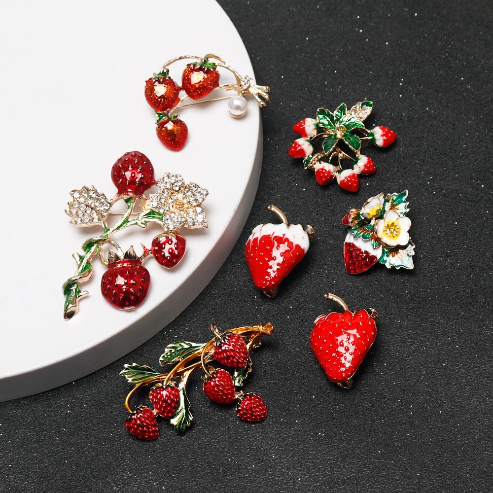 Creative Strawberry Brooch With Rhinestone Embellishments For Fashion Accessories