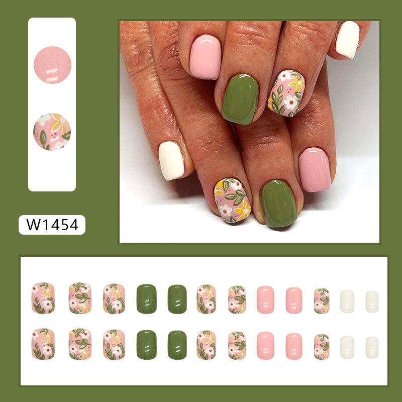 Cute and sweet short European square oil painting style gentle and small fashion white fake nails wearing armor mixed batch