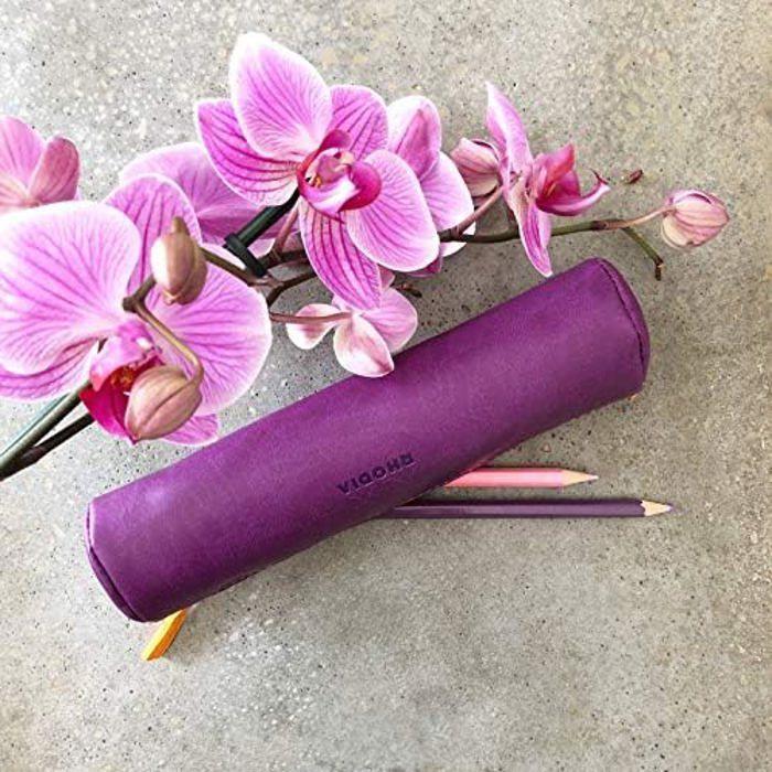 Trousse ronde rhodia - anis - simili cuir - coutures véritables orange - intérieur jersey ivoire