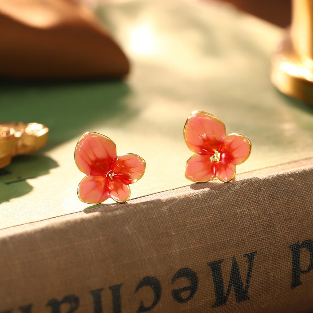 French red flower Hong Kong style earrings, silver needle high-end retro temperament earrings, pearl personalized color retention, niche earrings