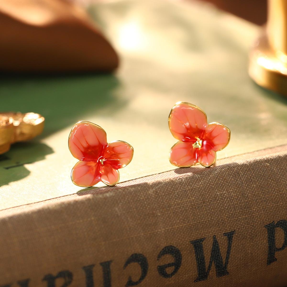 

French red flower Hong Kong style earrings, silver needle high-end retro temperament earrings, pearl personalized color retention, niche earrings