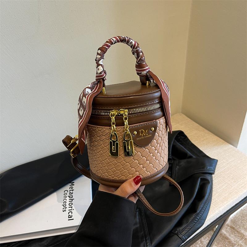 Fashionable Bucket Bag For Women 2023 New Autumn Winter High-end Weave Single Shoulder Crossbody Bag