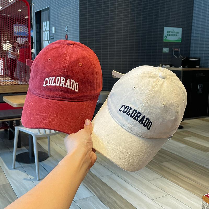 

Letter embroidered peaked cap for women s autumn new student casual and thin, showing a small face, soft top couple baseball cap Adult average size білий