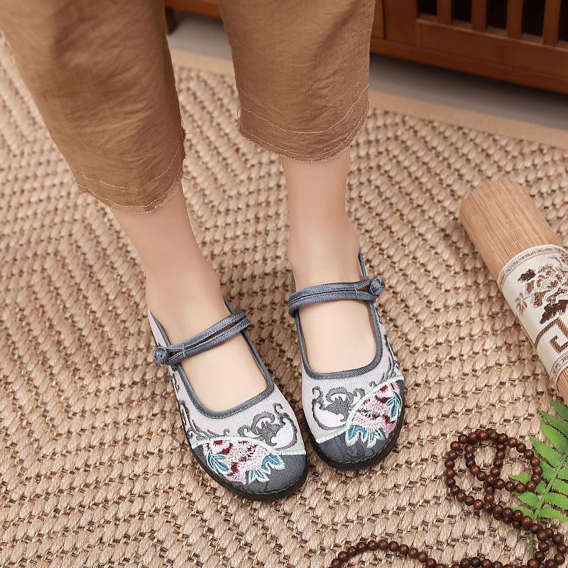 2025 Spring Women's Anti-Slip Mesh Shoes - Soft Sole Casual for Moms & Grandmas