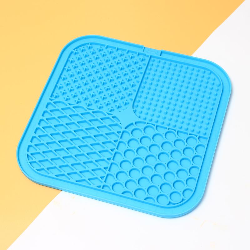 Pet Silicone Non-Slip Slow Feeder Mat - Round Food-Grade Lick Mat for Cats & Dogs