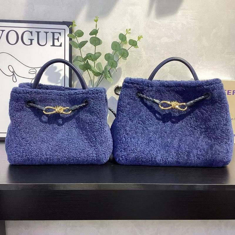 

2025 Новый Стиль Натуральная Кожа Женская Сумка Натуральная Кожа Воловья Кожа Овчина Замша Кисточка Декорация Ретро Большая Вместимость Модная Сумка Small Size: 25x18x10cm синий