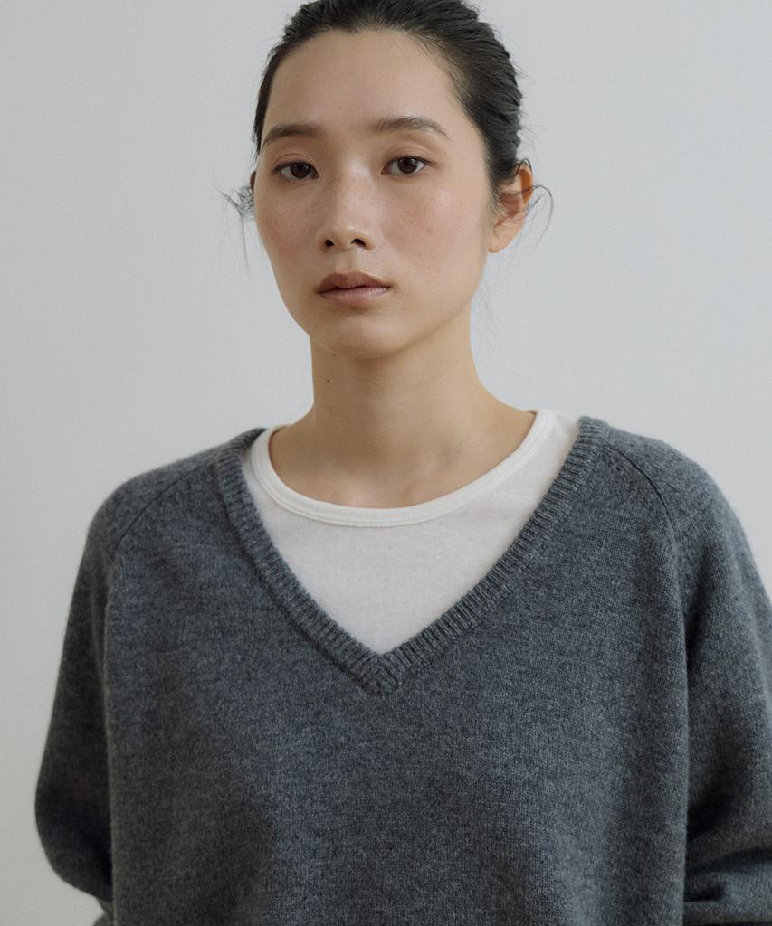 LINGSEOUL Deep V-Neck Wool Knit-Gray