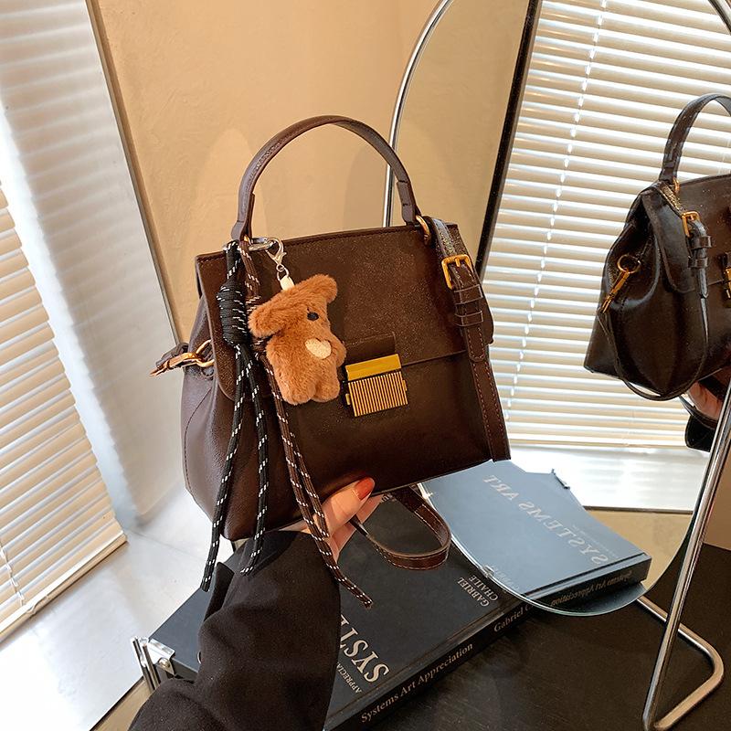 High-end fashion handbag women's new niche versatile shoulder messenger bag commuter bag