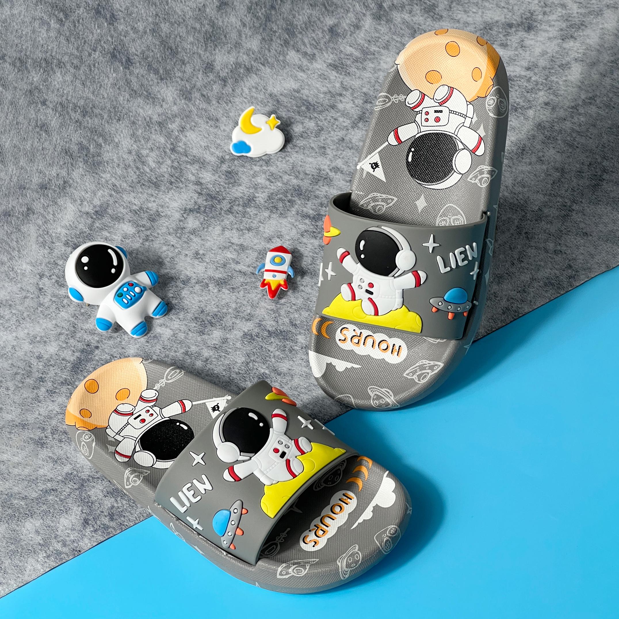 

Children‘s Spaceman Slides Cute Cartoon Astronaut Toddler Slippers for Boys and Girls Open-Toed Sandals 27 сірий колір