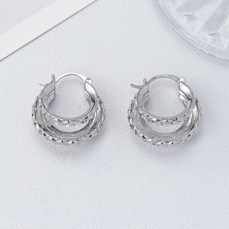 European and American Retro Light Luxury Metal Wind Gear Engraved Smooth Round Ear Buckle Earrings Fashionable and Simple Earrings