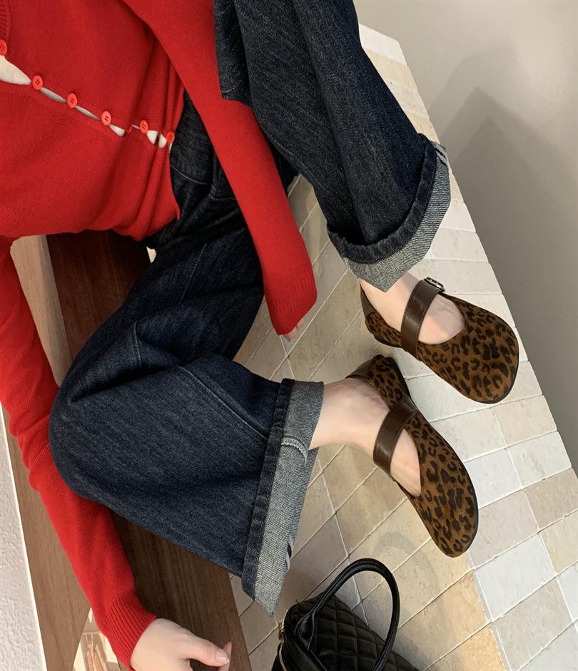 

French square head suede one-word buckle with Mary Jane shoes for women s 2025 spring and autumn new comfortable flat loafers for women 39 цветной печати леопарда