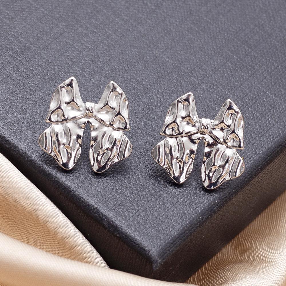 Korean Minimalist Zinc Alloy Bow Stud Earrings for Women