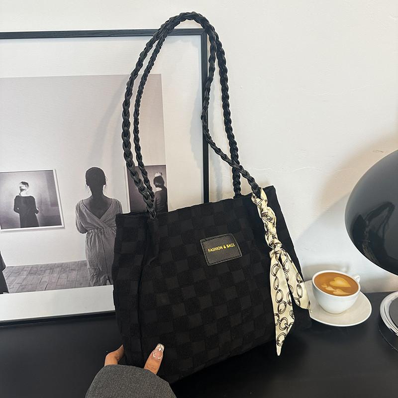 Trendy And Spacious Women s Shoulder Bag Perfect For Spring Casual Outings чёрный