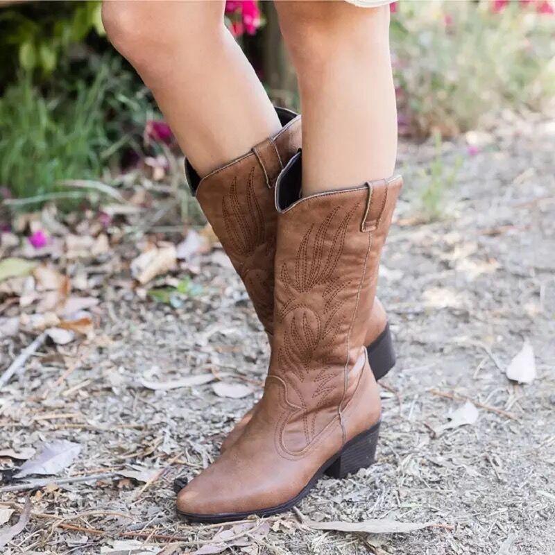New 20 autumn and winter women's leather boots thick heel high heel medium boots pointed sleeve large size embroidered women's boots