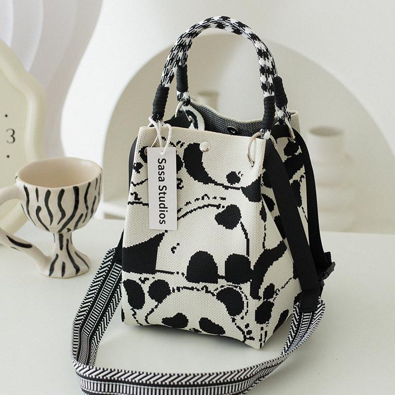 Stilvolle japanisch-koreanische Strickhandtasche: Große Tragetasche & Tragbare Pendel-Quadrat-Tasche