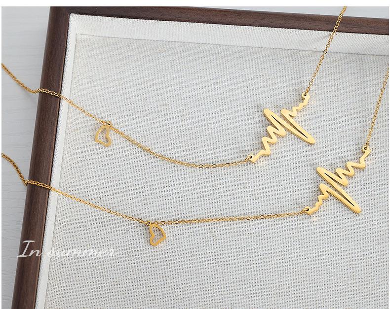 Hong Kong Retro Wave Heart Pendant Necklace, 18K Gold, Titanium Steel, Versatile Clavicle Chain