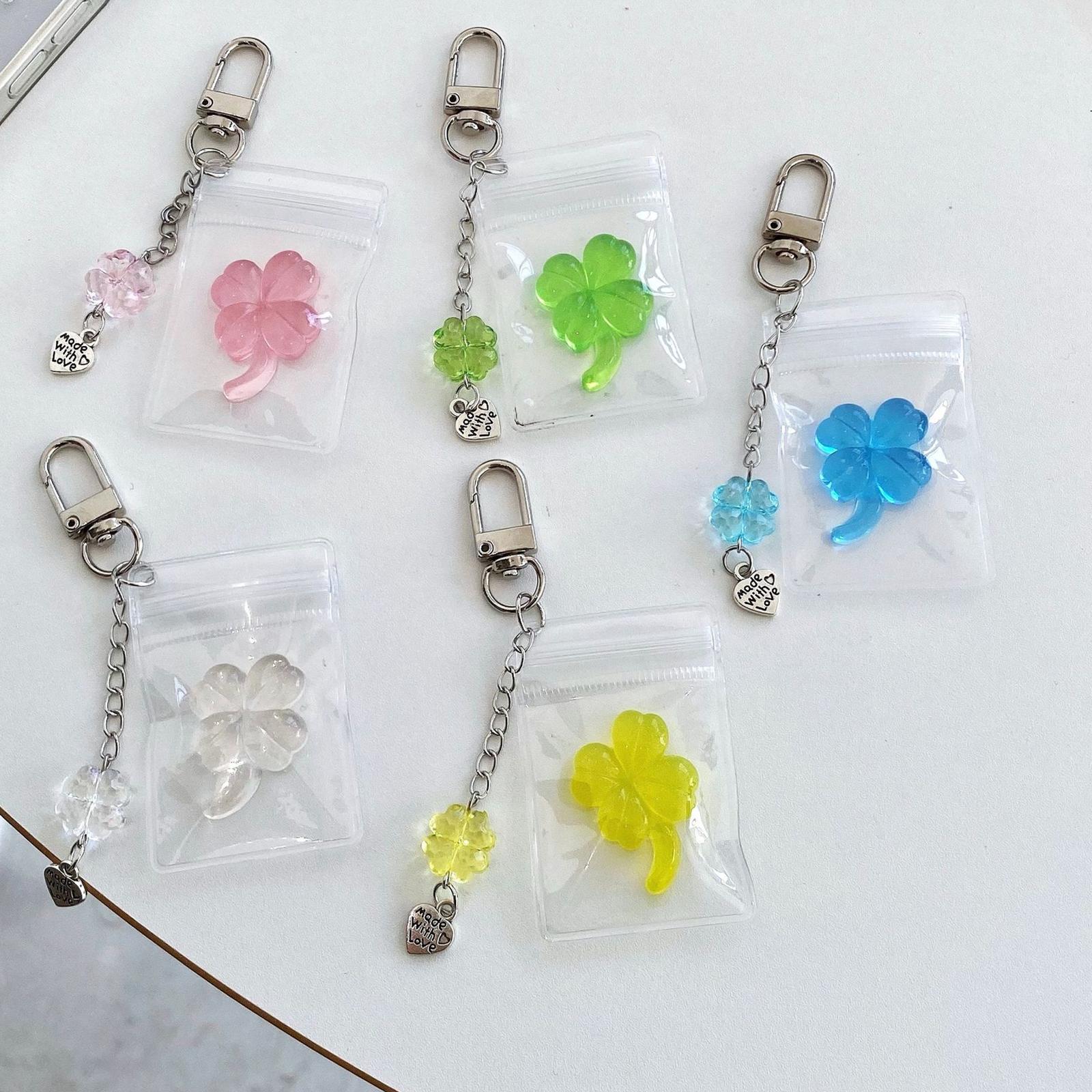 

Adorable Four Leaf Clovers Pendant for Bags Or Keys Handmade Keychain Lanyard Phone Strap Stylish Cellphone Decoration білий