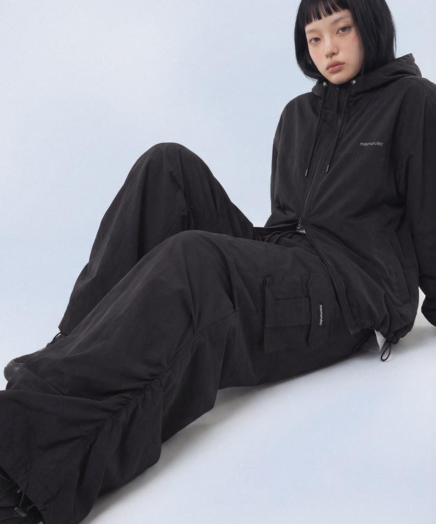Maseumaluljeueopaeleol Essential Parasuit Shirring Cargo Pants_Black