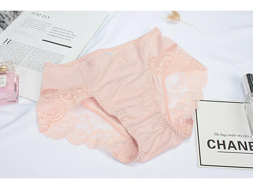 Plus Size Seamless Silk Mid-Waist Lace Panties for Curvy Women