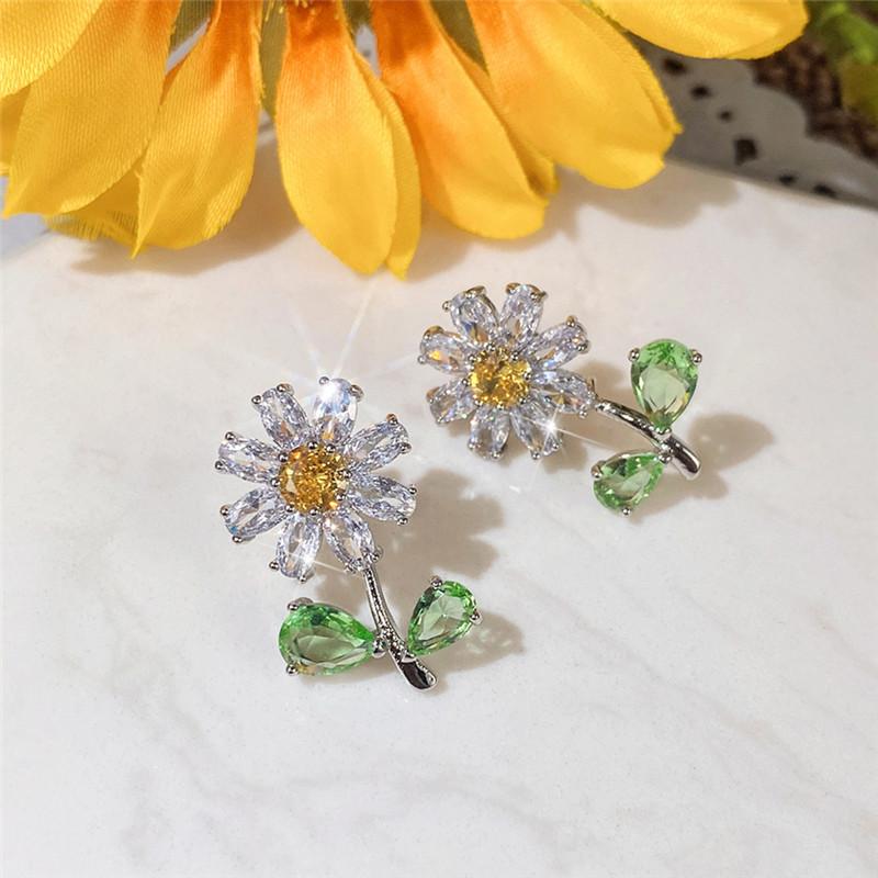 Daisy Stud Earrings Green Leaf Yellow Flower Fancy Ear Accessories Gathering Gathering Luxurious Zircon Crystal Earrings Stylish TrendyFlower