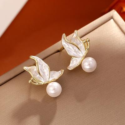 @Special French Temperament Butterfly Pearl Stud Earrings Design Light Luxury High Temperament Earrings Versatile Earrings